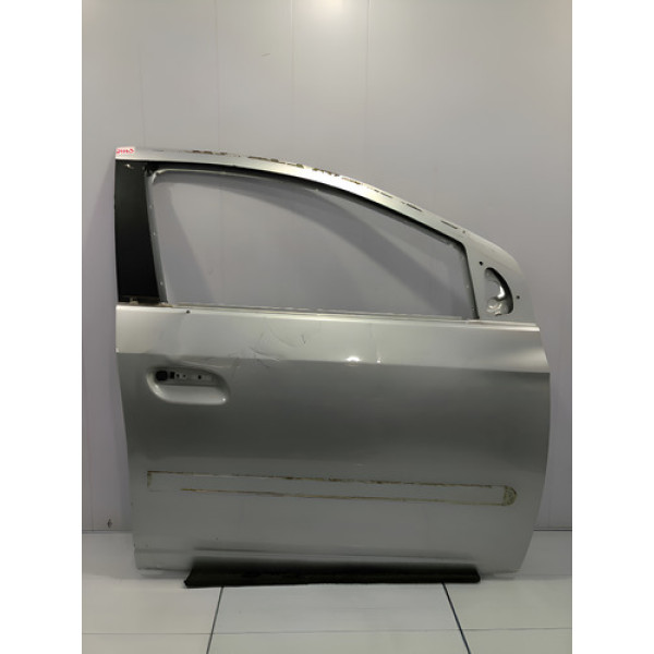 Porta Dianteira Direita Chevrolet Onix 2013/2019 C/ Detalhes Direita Prateado Dianteira