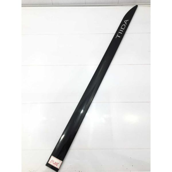 Friso Dianteiro Direito Nissan Tiida 2008/2014 C/detalhe