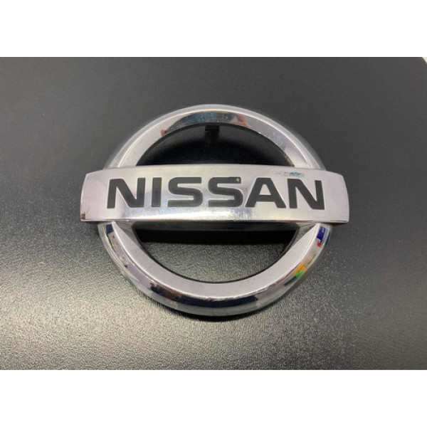 Emblema Grande Dianteira Nissan Versa 2017