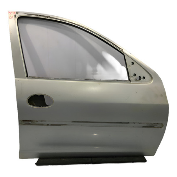 Porta Dianteira Direita Chevrolet Celta 2007/2015 - Dianteira - Direita - Prateado