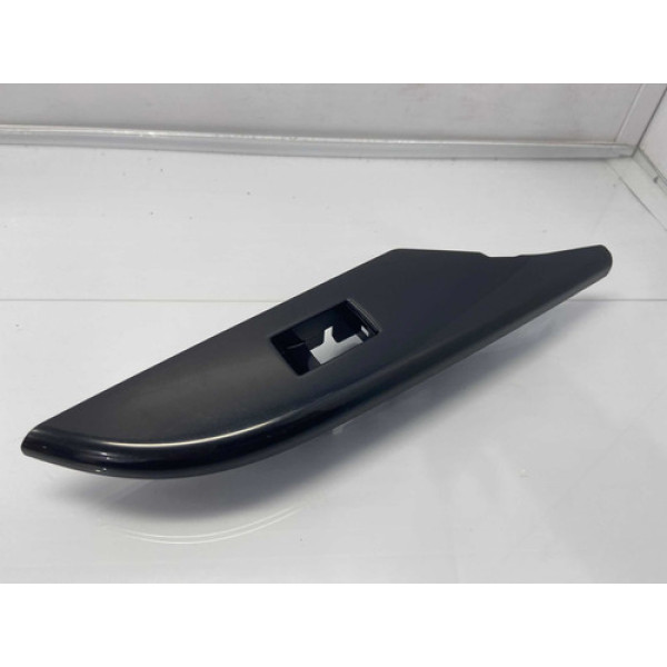 Moldura Botão Traseiro Direito Toyota Hilux 2021/22