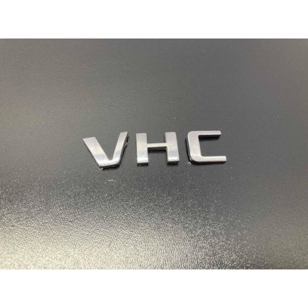 Emblema Vhc Capô Traseiro Gm Corsa Hatch 2004
