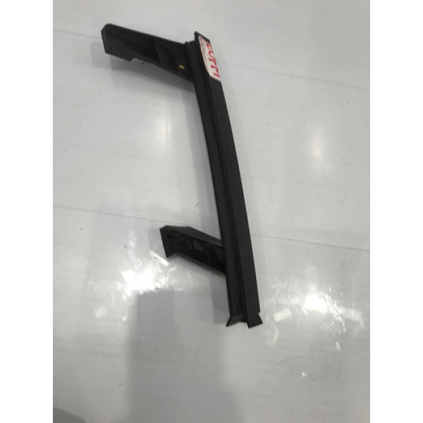 Guia Da Canaleta Traseiro Direito Chevrolet Sonic 2012-2014