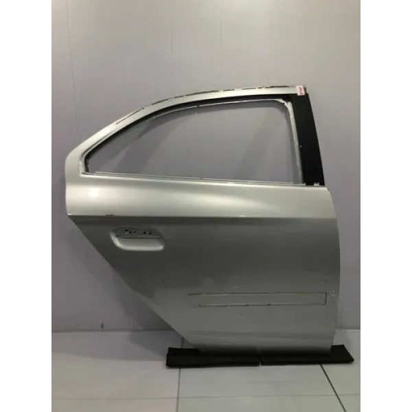 Porta Traseira Direita Chevrolet Onix 2013/2019 Com Detalhe Traseira Esquerda Prateado