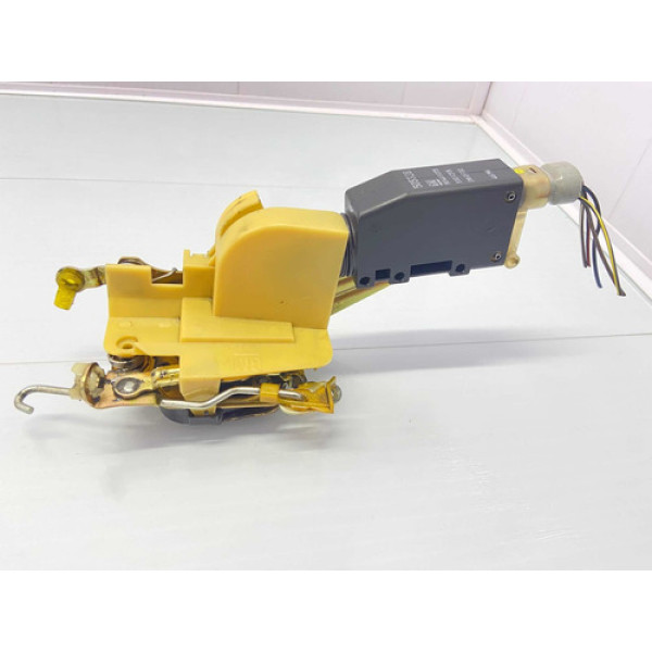 Fechadura Porta Dianteira Direita Gm Corsa 1998/2010