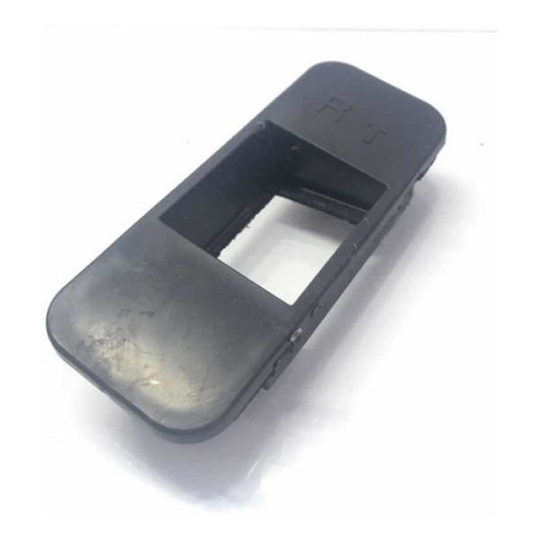 Acabamento Limitador Traseiro Direito Nissan Livina 2011