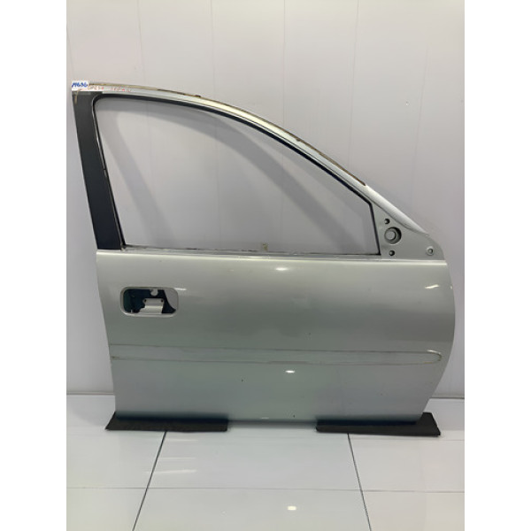 Porta Dianteira Direita Chevrolet Corsa 2000/2012 Com Detalh Dianteira Direita Prateado