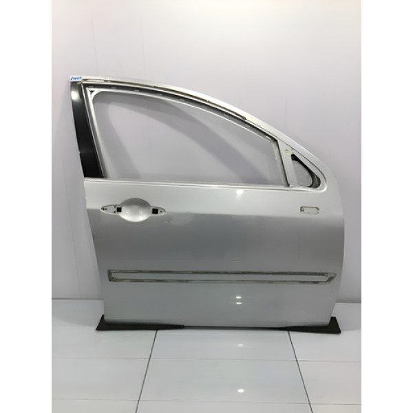 Porta Dianteira Direita Jac J3 2010/2015 C/detalhe - Dianteira - Direita - Prateado